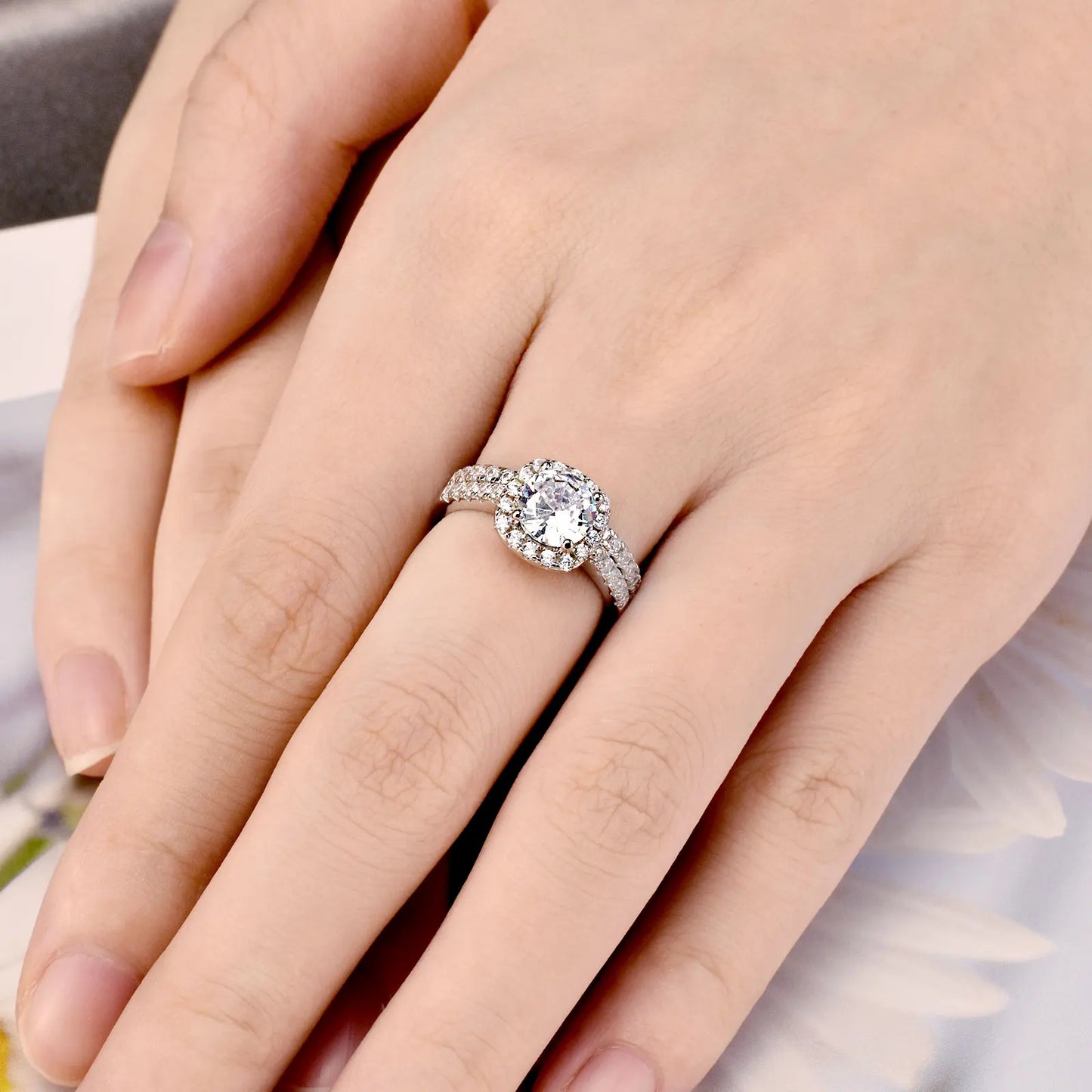 Newshe Prata 925 Silver Engagement Rings Set for Women Anillos Brilliant Halo Round Cut Cubic Zircon Luxury Wedding Jewelry