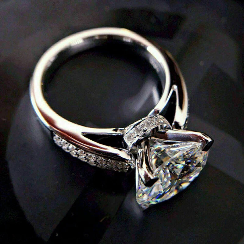 Huitan 2022 Classic Wedding Engagement Ring for Women Brilliant Cubic Zirconia Crystal Proposal Ring Anniversary Gift Jewelry